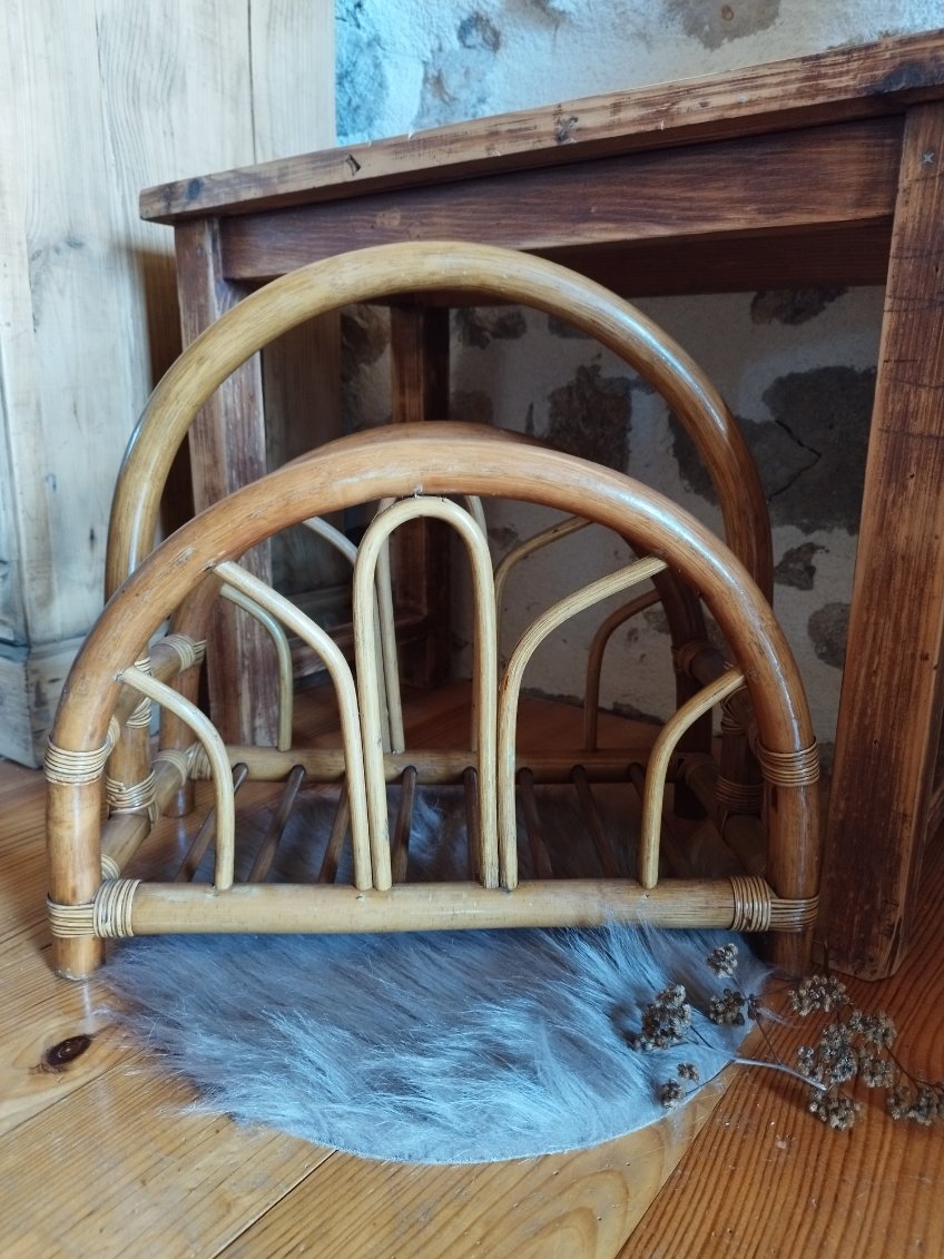 Porte revues en rotin