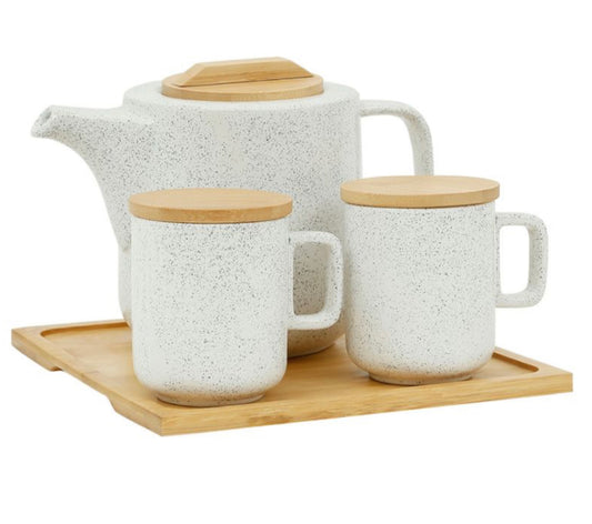 Théière avec tasses et plateau