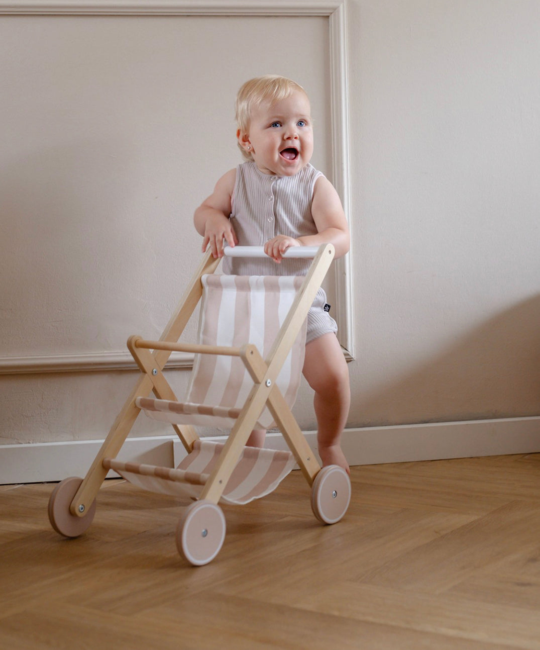 Poussette en bois