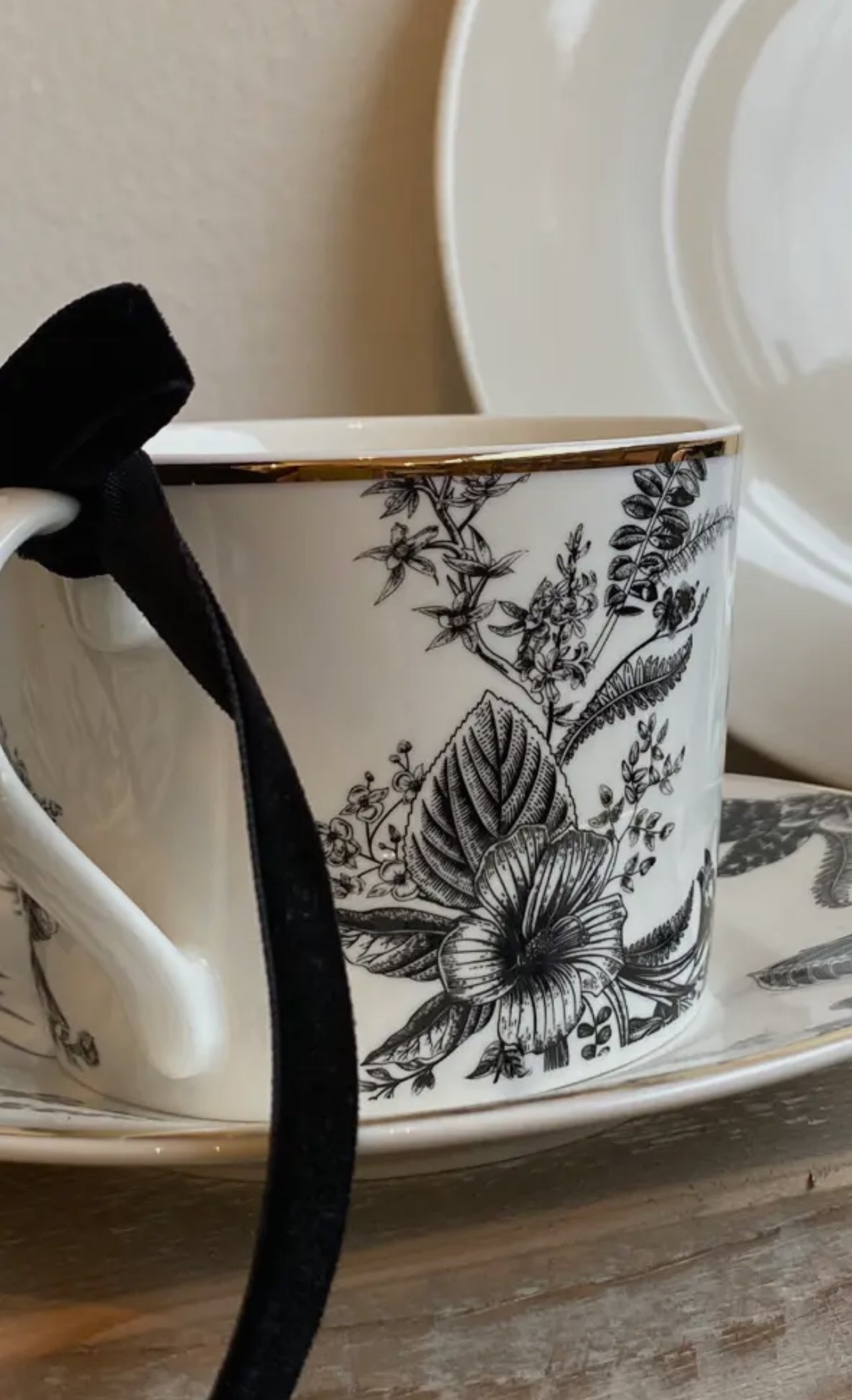 Tasse à thé avec assiette
